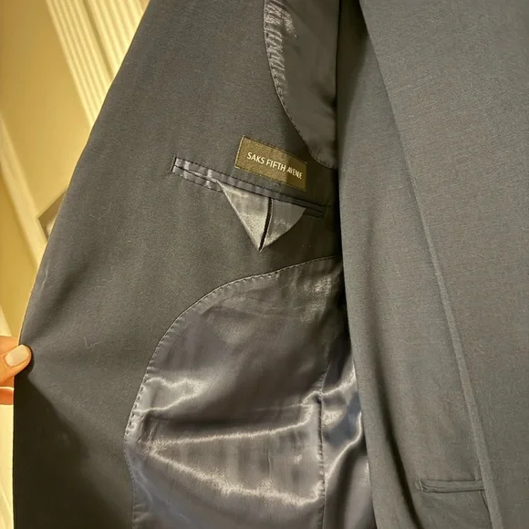 Saks Fifth Avenue Dark Navy Men’s Wool Suit 42 Jacket, 35 Pants